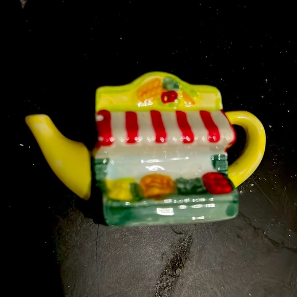 Vintage Red Rose Tea Pot Figurines - 5 pieces - Picture 4 of 5